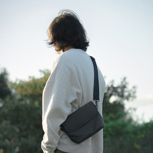 輕裝上陣、簡約俐落 | 防潑水、多隔層口袋收納、CORDURA® FUNCT 隨旅包
